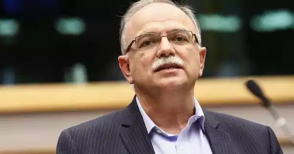 Άδειασε το... σούπερ μάρκετ ο Δ.Παπαδημούλης - Έφυγε με τρία καρότσια (βίντεο) Άδειασε το... σούπερ μάρκετ ο Δ.Παπαδημούλης - Έφυγε με τρία καρότσια (βίντεο)
