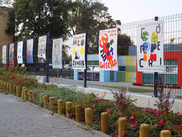 Plakaty. Tymczasowa ekspozycja zewnętrzna w Mińsku Mazowieckim
