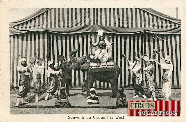 la troupe pose avec un éléphant devant le cirque 