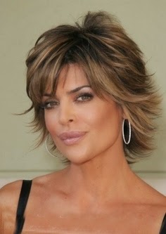 Chic Medium Hairstyles for Mature Women}