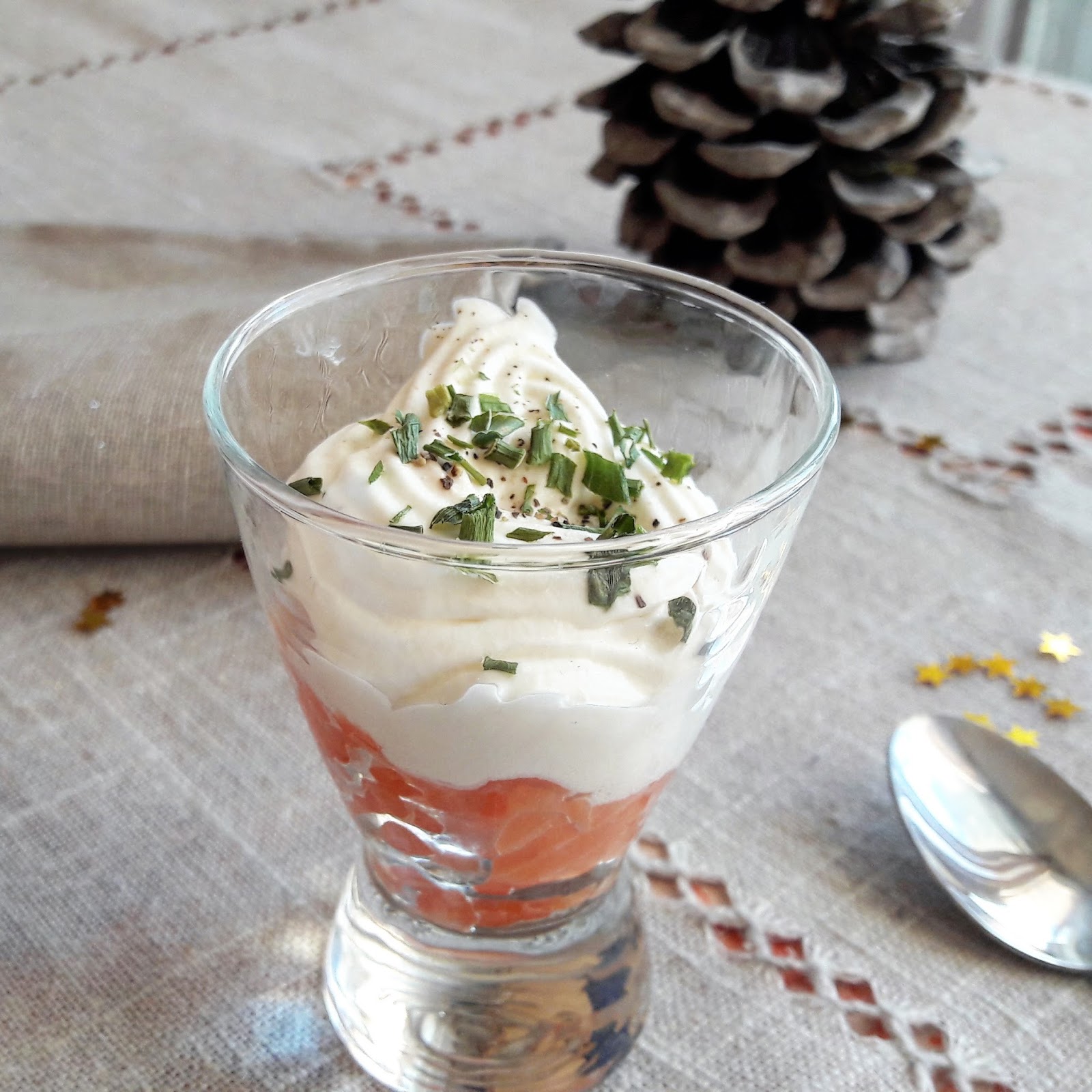 Verrine apéritive saumon fumé chantilly de chèvre frais Yummy & cie