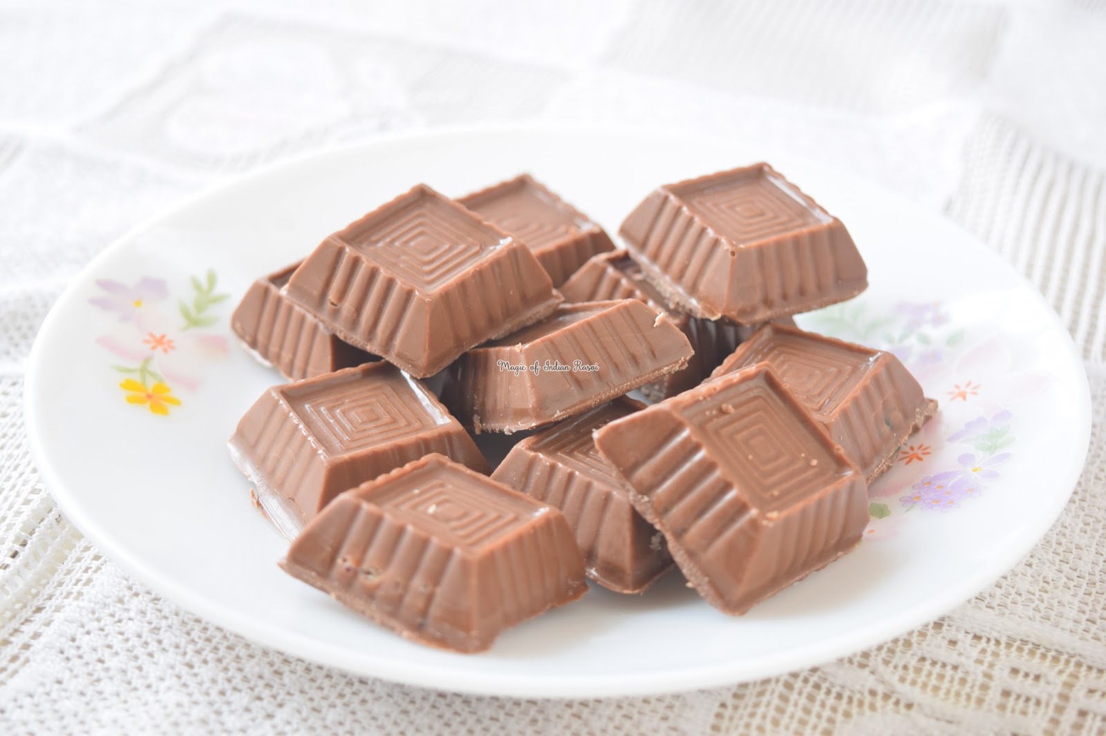 Meetha Paan Filled Chocolates Recipe - मीठा पान भरे चॉकलेट रेसिपी - Priya R - Magic of Indian Rasoi