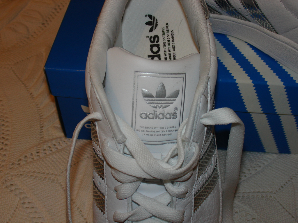 Adidas Comfortable White And Blue Sports Shoes Adidas Comfortable White And Blue Sports Shoes