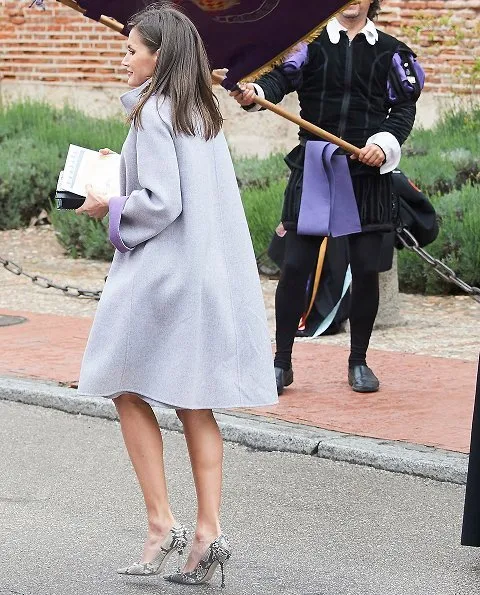 Queen Letizia outfit Carolina Herrera Fall 2016 collection. Uruguayan poet Mrs. Ida Vitale