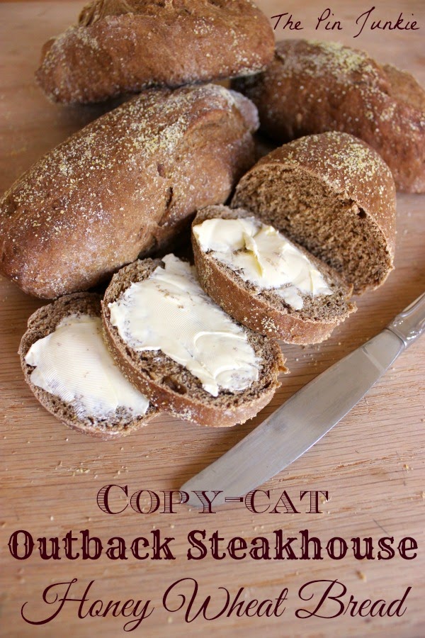 http://www.thepinjunkie.com/2014/11/copy-cat-outback-steakhouse-bread.html