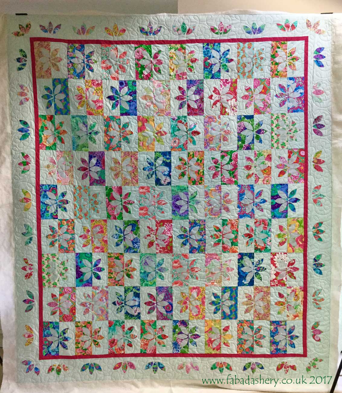 Fabadashery Longarm Quilting Wallflower quilt made by Pauline