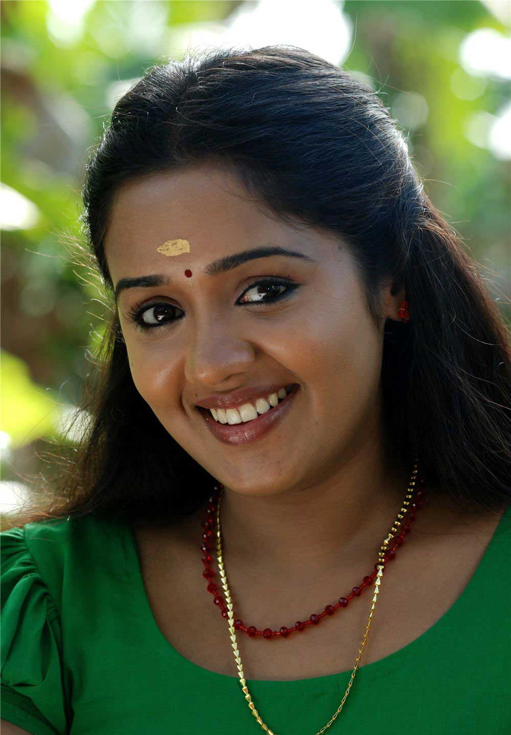 Malayalam Movie Actresses: Ananya in traditional blouse