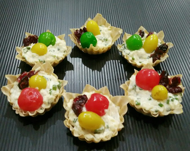 JAPANESE ROASTED SESAME MAYONNAISE COLESLAW WONTON CUPS