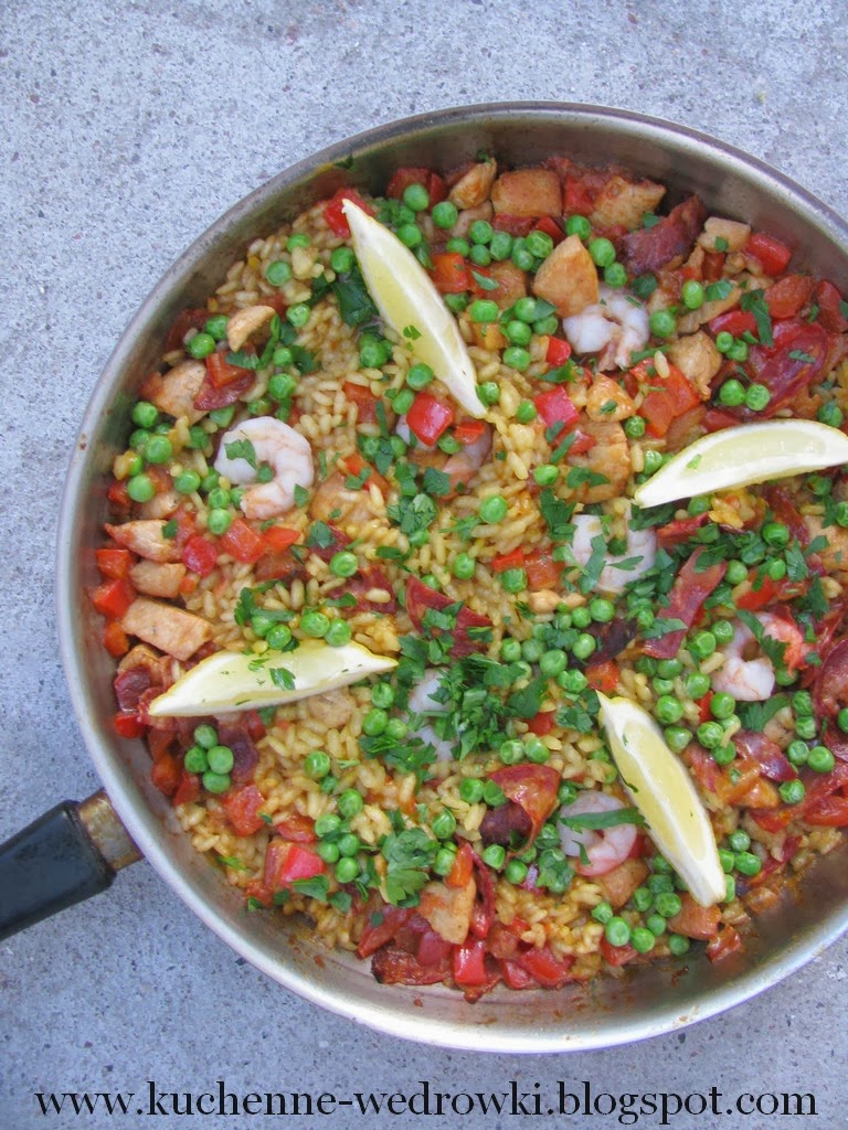 Kuchenne wędrówki Shinju Paella mixta z kurczakiem, chorizo i krewetkami