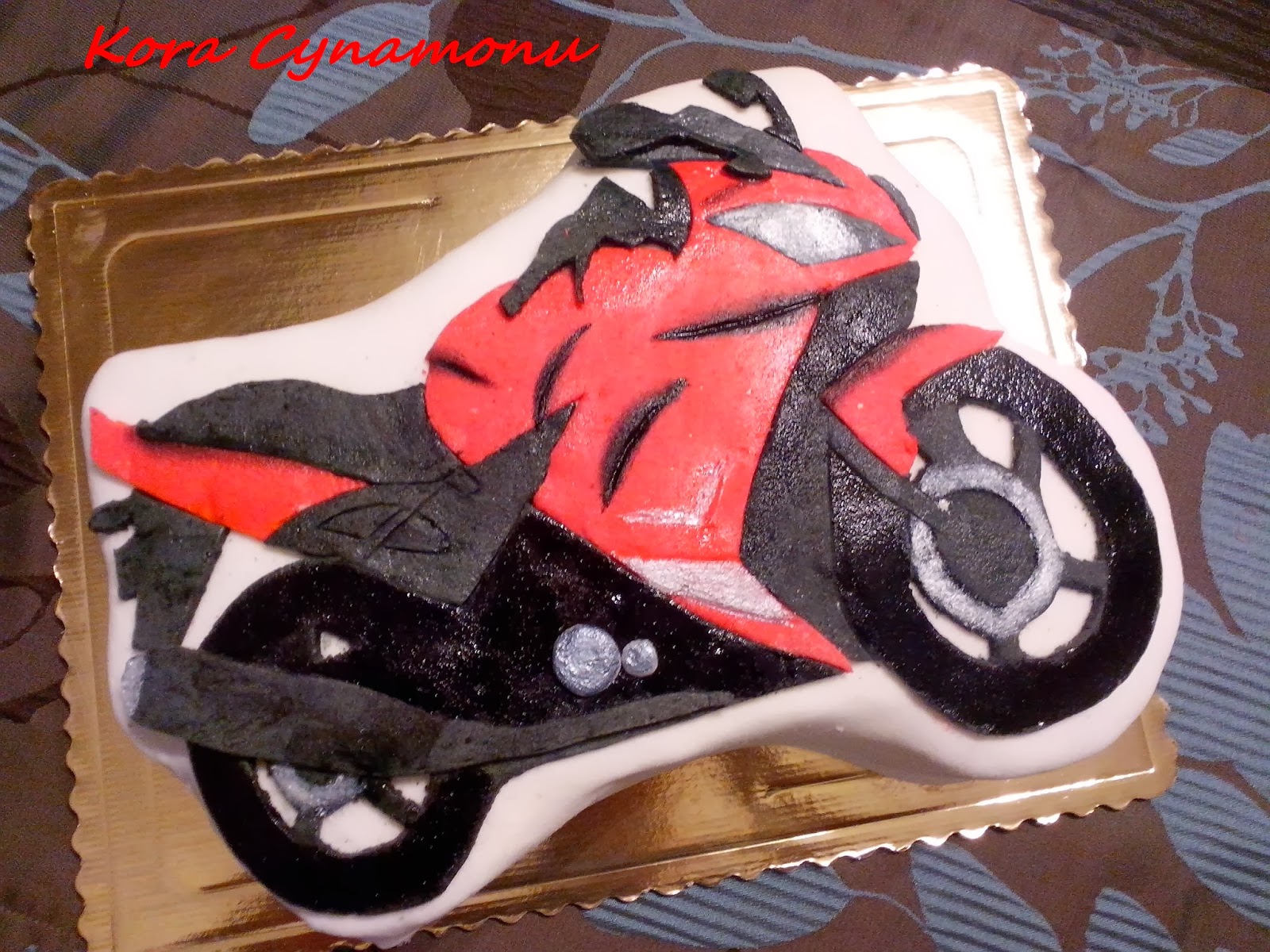 Kora Cynamonu Tort motor