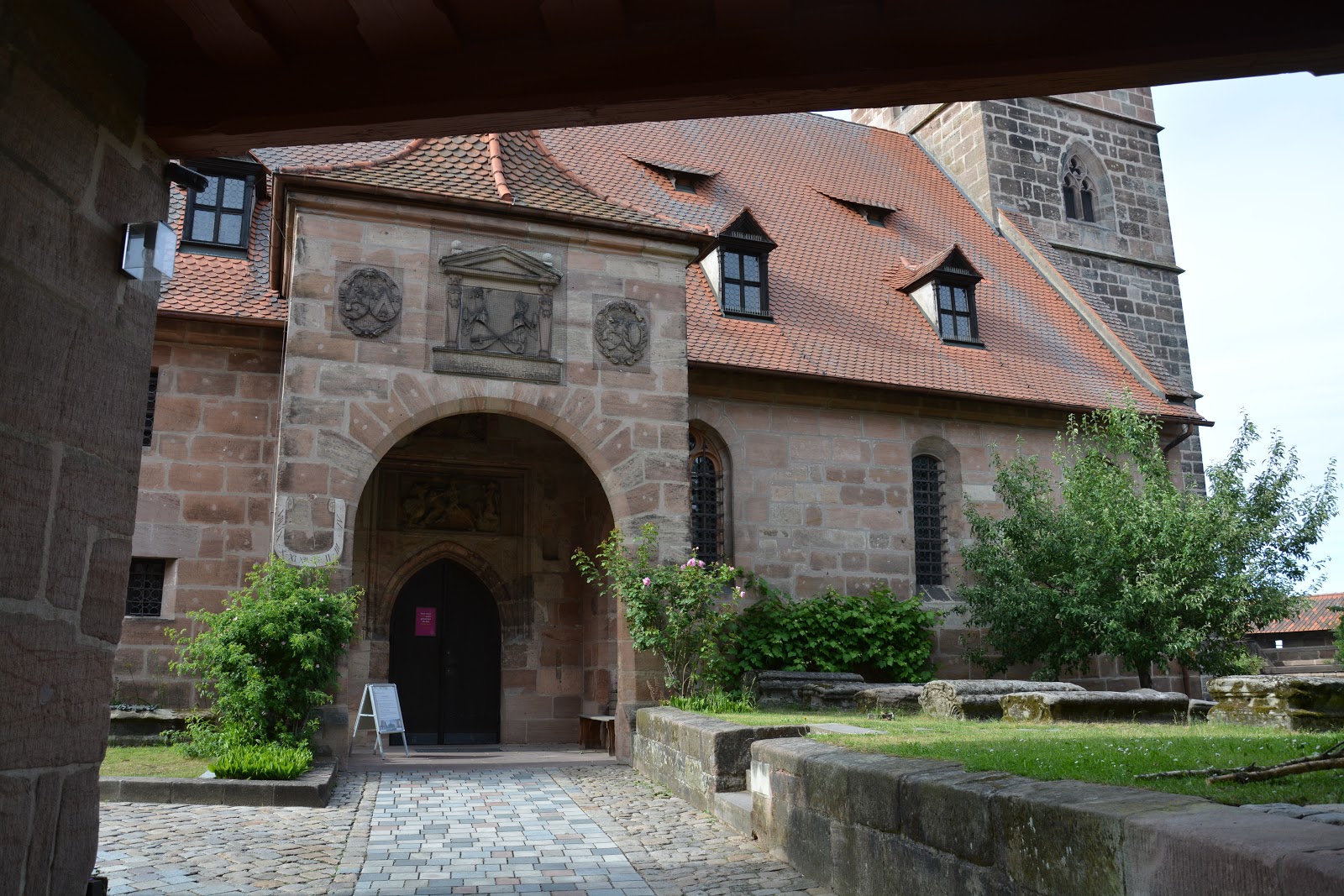 Nürnberginfo Die Wehrkirche St. in Kraftshof