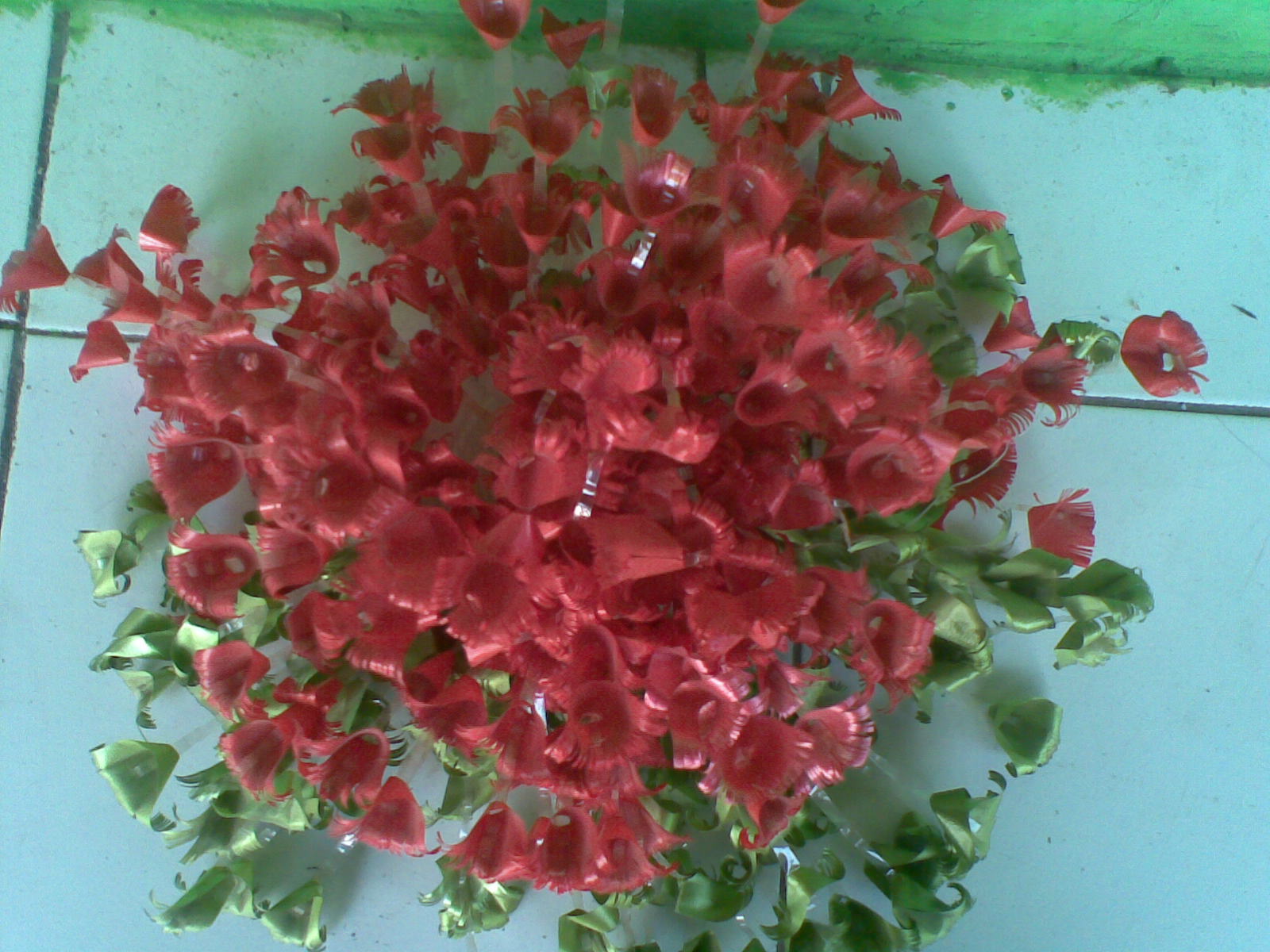 Karya Seni Rupa MEMBUAT HIASAN MENARIK DARI LIMBAH