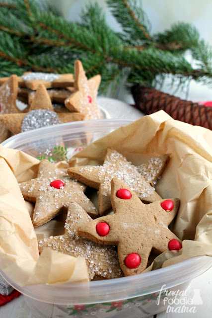 With warm chai spices and a touch of molasses, these Chai Spiced Gingerbread Stars are sure to quickly become a new classic cookie for your holiday baking.