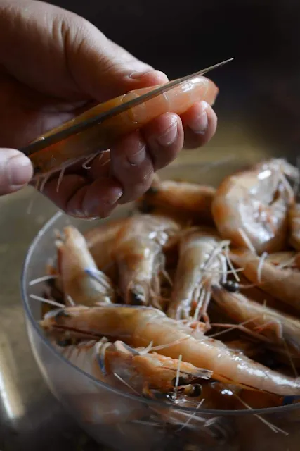How to clean prawns