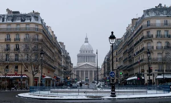 fotos de Paris com neve