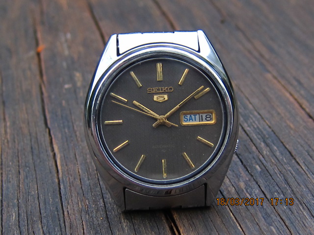 jam & watch: Seiko 5 7009-3040 - Textured Dial (Sold)