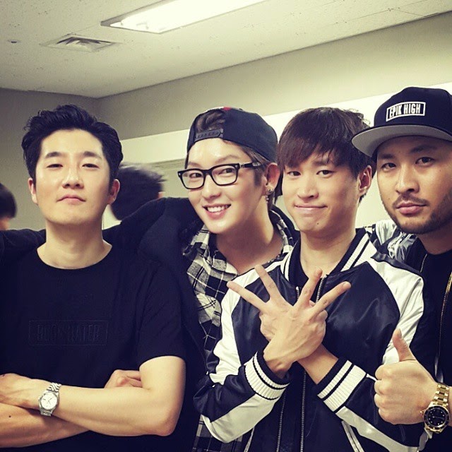 Lee Jun Ki shares cute group photos with Epik High at backstage ...