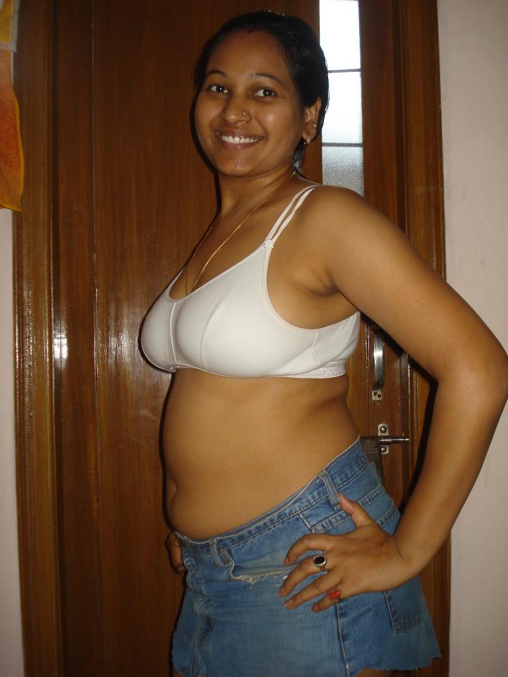 Mallu Navel Show ANDHRA SEXY AUNTIES.