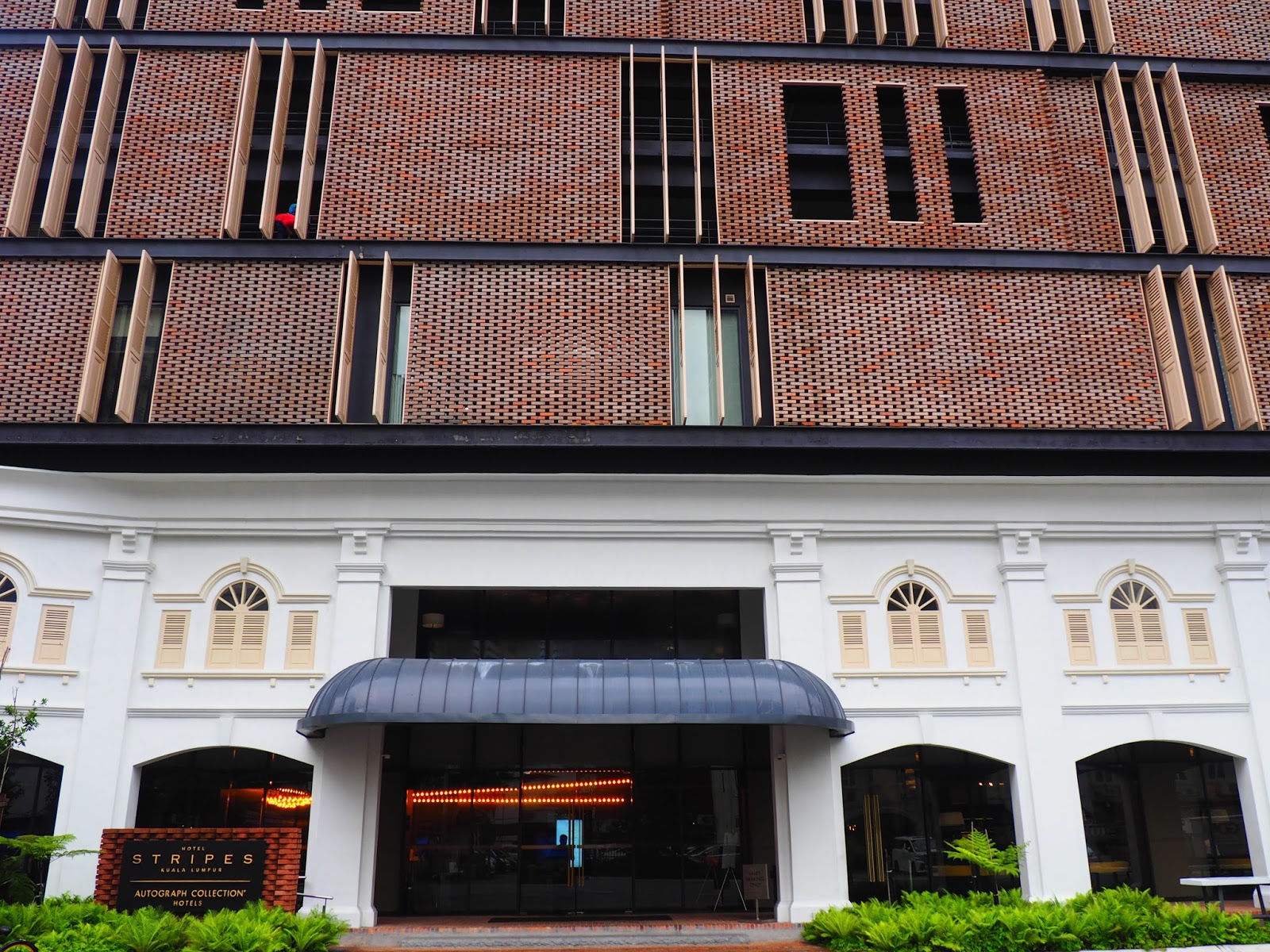 VinaTraveler's Blog "Hotel Stripes Kuala Lumpur, Autograph Collection