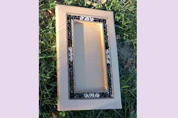 Cadre miroir en carton rose irisé par Cartons Dudulle