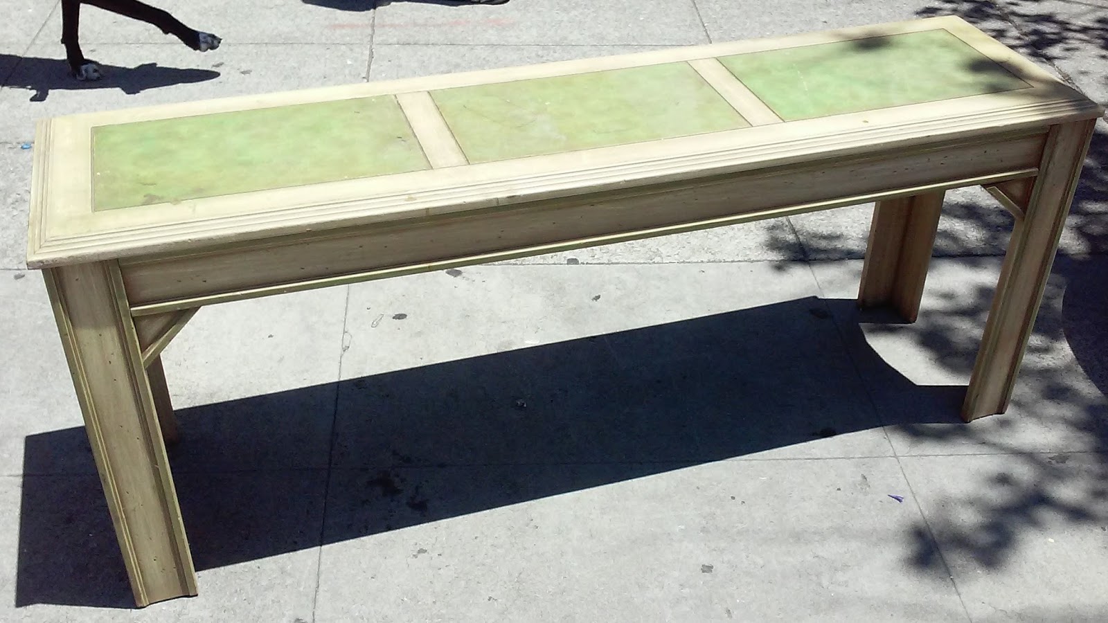 UHURU FURNITURE & COLLECTIBLES SOLD **BARGAIN BUY** 2785 Circa 1960's