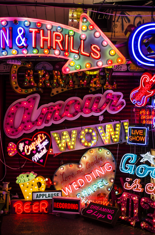 iPhone and Android Wallpapers: 22 Neon Signs iPhone Wallpapers