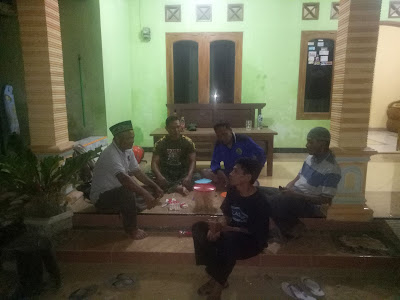 KRUPUK GENDAR DAN KOPI HITAM BUMBU PENYEDAP KEHARMONISAN SATGAS TNI DAN WARGA SUKOREJO