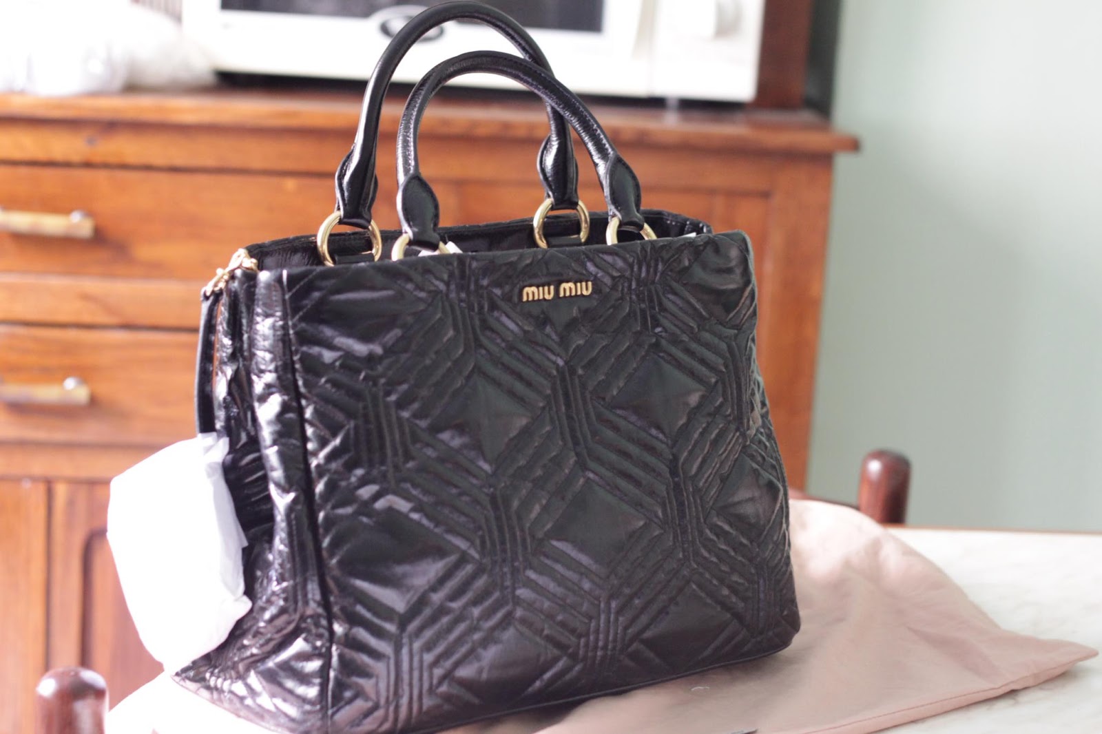 Iiloike Designer Bags Affordable Authentic Miu Miu Vit Shine Trapu Tote Rn0912