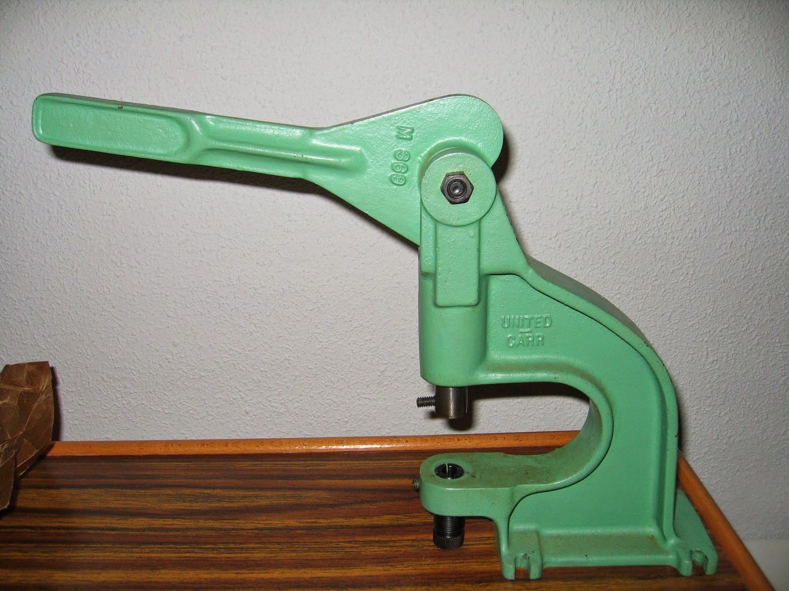 Encuadernacion al poder CORTAR Y TROQUELAR PAPEL