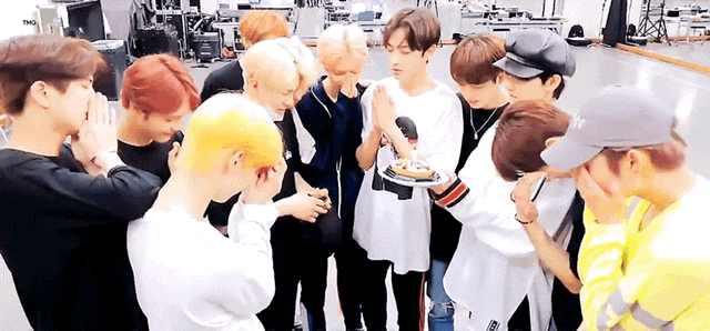 어제자 데뷔 첫 1위하고 눈물쏟는 더보이즈 | 인스티즈