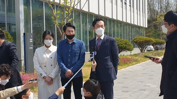 이미지에 대체텍스트 속성이 없습니다; 파일명은 AKR20200427072800063_04_i.jpg 입니다.