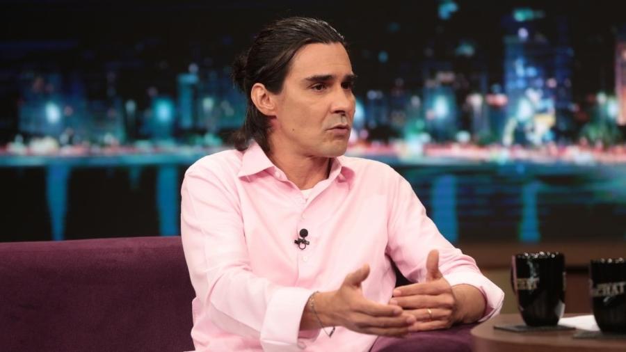 André Gonçalves relembra personagem gay em novela: 'Apanhei, fui perseguido' André Gonçalves relembra personagem gay em novela: 'Apanhei, fui perseguido'