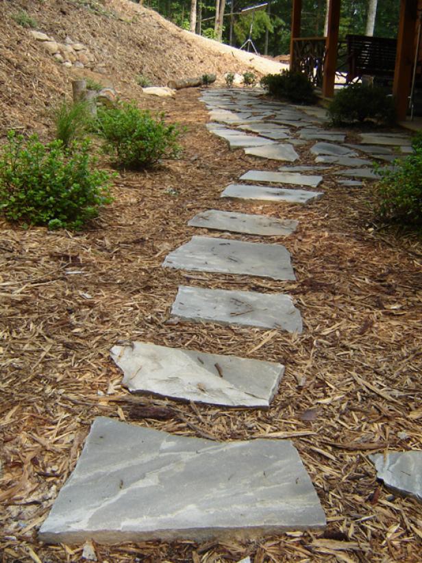 The way to install a Flagstone Walkway Yard Landscape Design