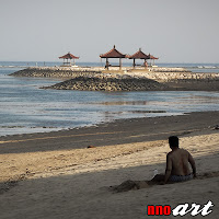 nnoart: Bermain Pasir di Pantai Sindhu Sanur