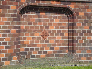 Terracotta tile in brickwork Terracotta tile in brickwork