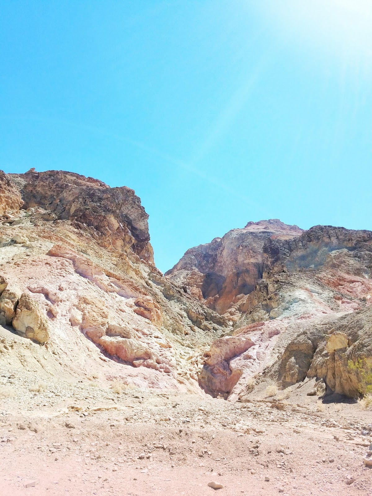 Artist's Palette in Death Valley National Park | The Bella Insider