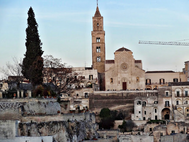 Matera - co warto zobaczyć? Wymarłe miasto wykute w skale. Matera - historia miasta, hańba Włoch. Od nędzy do UNESCO.
