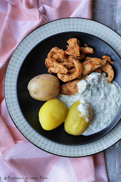 Experimente aus meiner Küche: Hähnchengyros mit Zazikidip zu Pellkartoffeln Experimente aus meiner Küche: Hähnchengyros mit Zazikidip zu Pellkartoffeln
