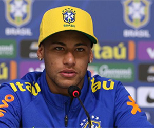 Neymar se irrita com jornalista: ‘Por que não posso ir para a balada?” Neymar se irrita com jornalista: ‘Por que não posso ir para a balada?”