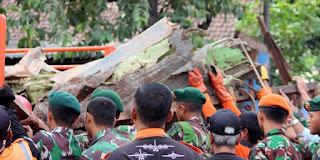 Evakuasi Super Tucano yang jatuh di Malang dihentikan
