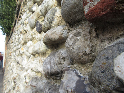 Traditional oebble and flintstone walls whauch are typical of this area in Norfolk http://snadralovesblogging.blogspot.co.uk/