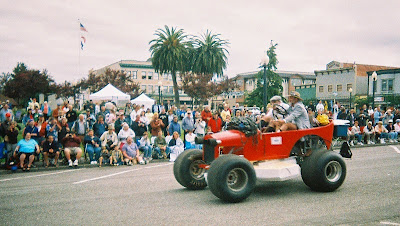 photo of Kinetic Sculpture Race - From Arcata to Ferndale Thru Eureka on Bicycle Powered Art Machines