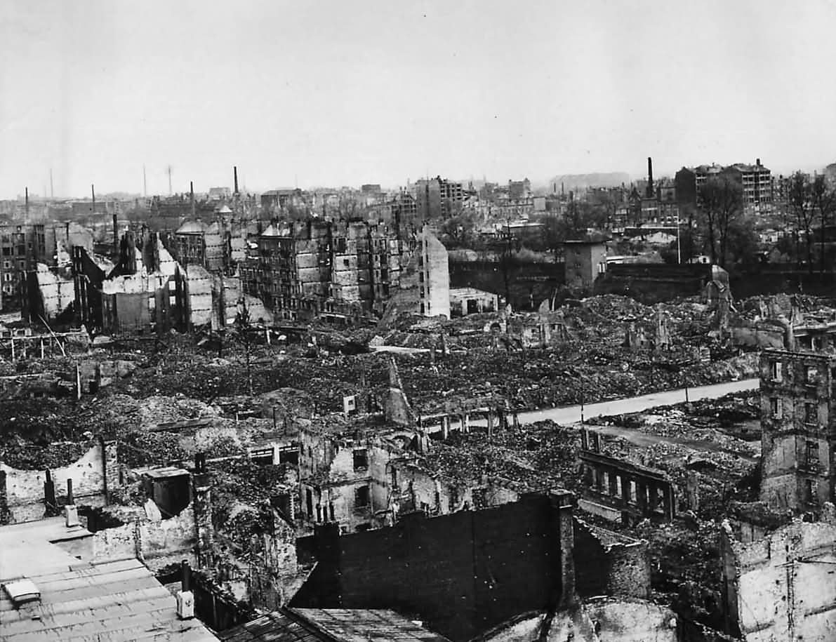 Судьба германии после. Бомбардировка Гамбурга 1943. Гамбург 1945. Гамбург после второй мировой войны.