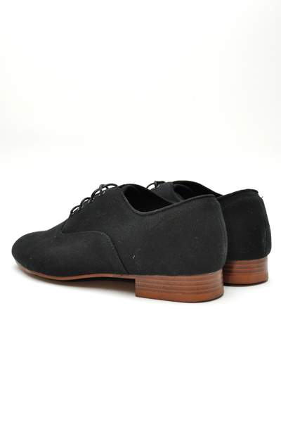 generic canvas shoes