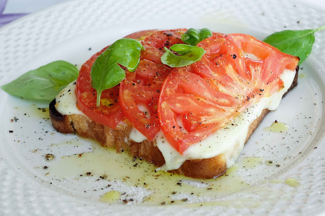 stuttgartcooking: Tomaten-Mozzarella-Toast