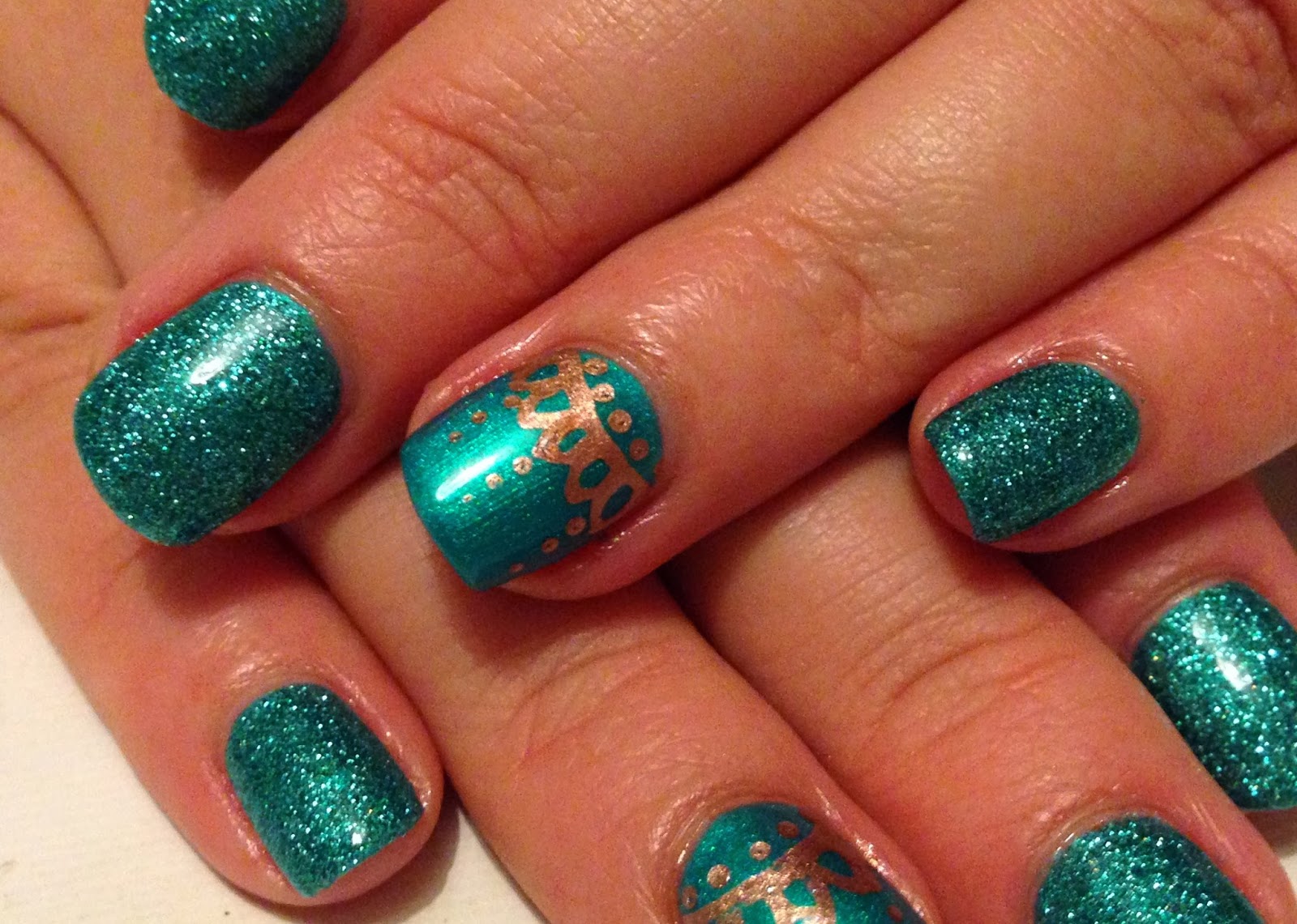 Green Shellac Nail Designs for Christmas - wide 1