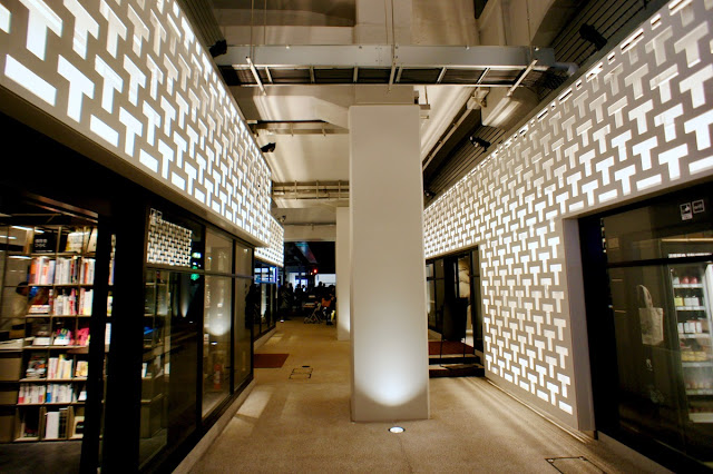 japan-architects.com: ninkipen!、クライン ダイサム、名和晃平ら参加の商業施設「中目黒高架下」
