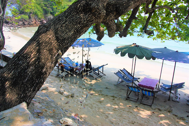 Bangsaphan, Ao bo thong lang, lecker essen in einer ruhigen Bucht, Bo thong lang tempel