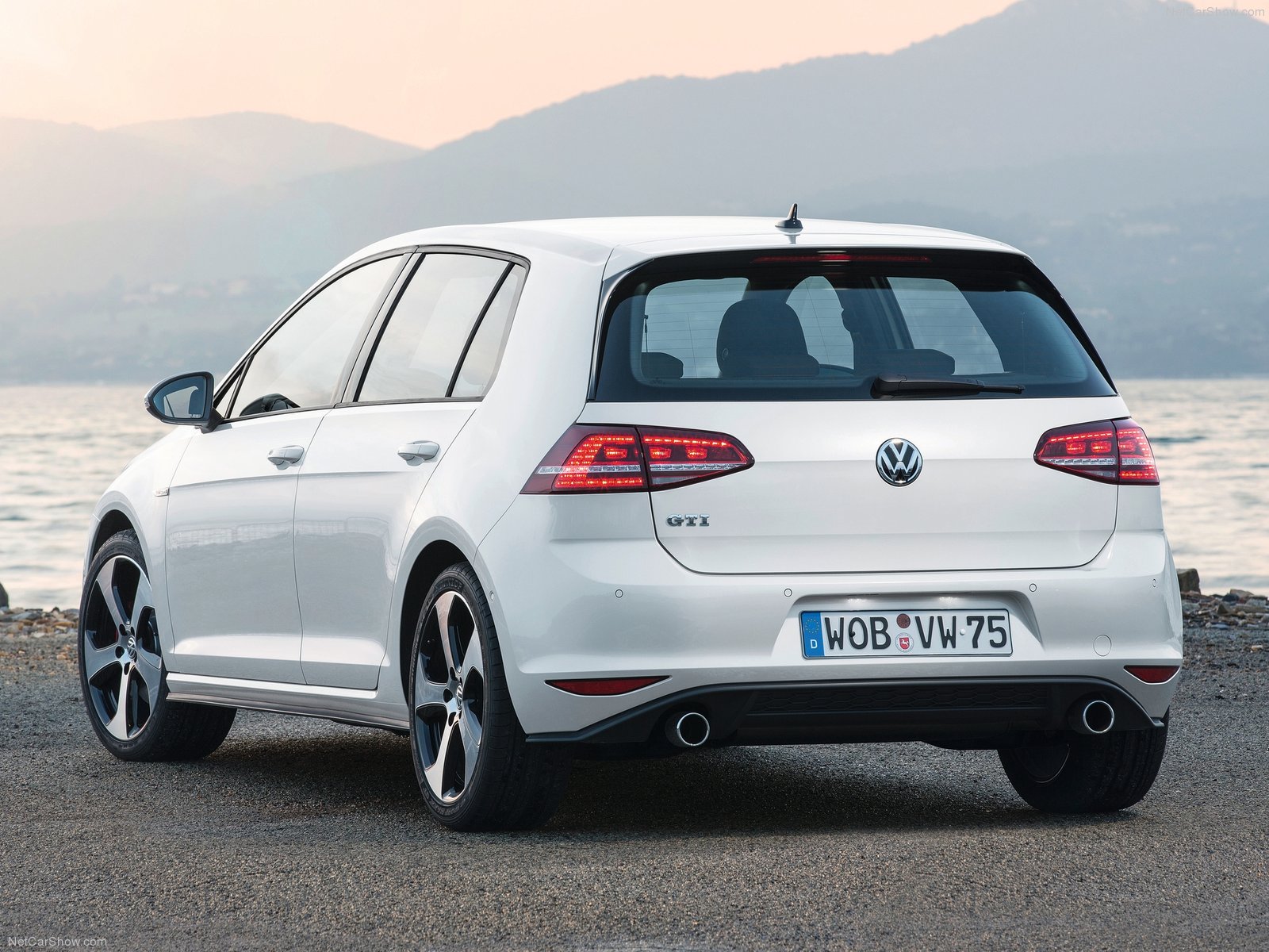 2014 Volkswagen Golf GTI Review Spec Release Date Picture