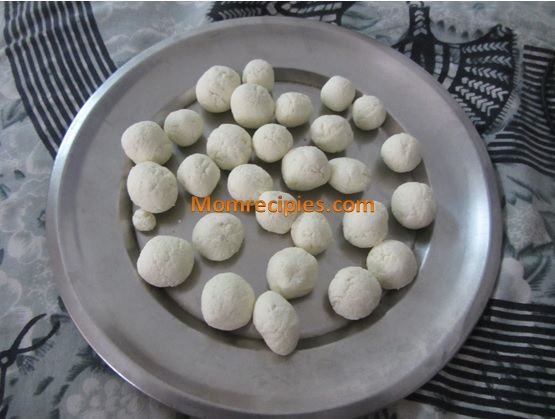 Mom's Recipies: Rasgulla Recipe | How to make soft spongy juicy ...